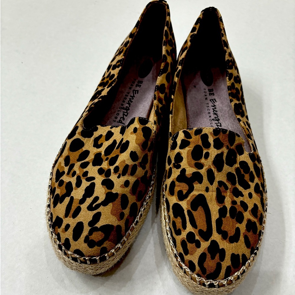 Dr Scholls Leopard print ladies comfy Size 8M Flat “moccasin”Barely worn,if ever